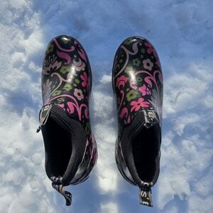 Bogs Women's Mattie Corsage Ankle Boot